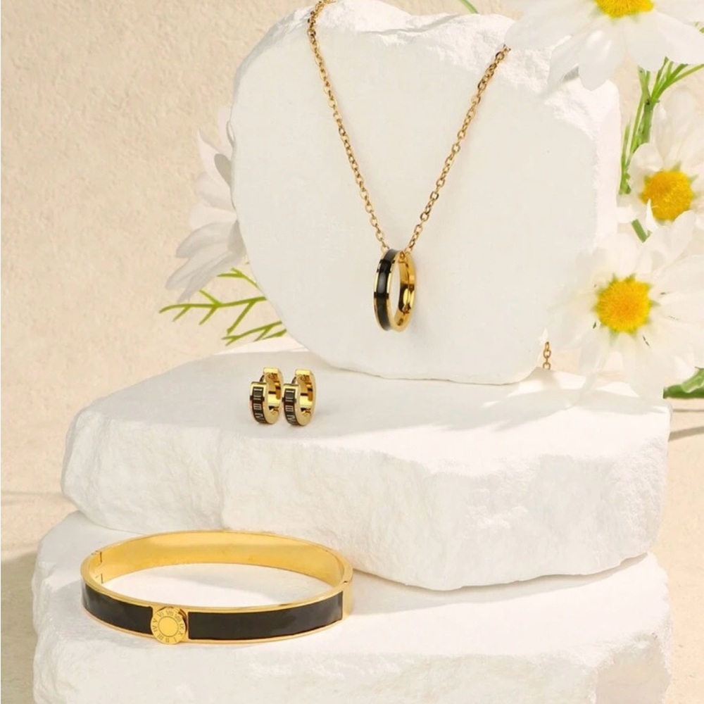 18K Gold Plated Beautiful Stainless Steel Set